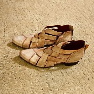 Bedstu whitish strappy, Shoe booties. Size 6.5 NWOT